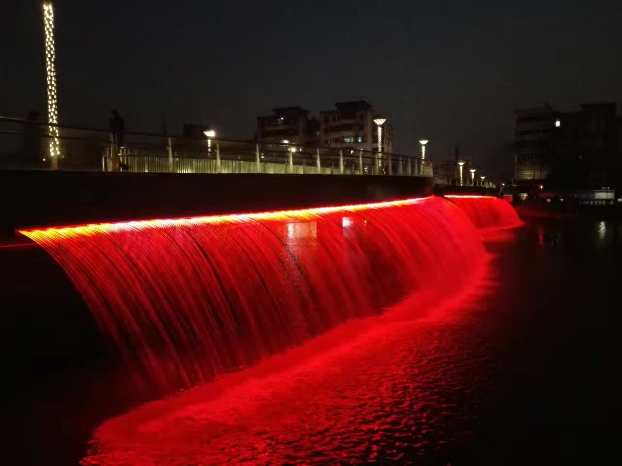 紅色瀑布噴泉水景